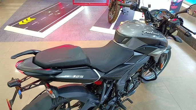 Bajaj Pulsar NS125: स्पोर्टी लुक और दमदार परफॉर्मेंस के साथ युवाओं की पहली पसंद